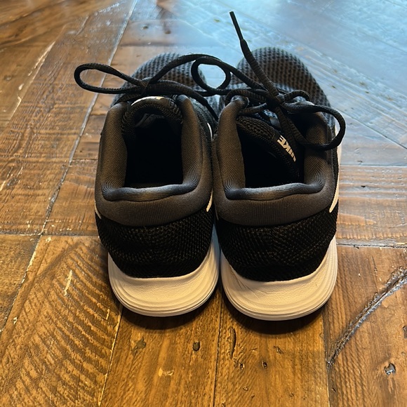 Nike running shoes size 9W - Picture 3 of 7